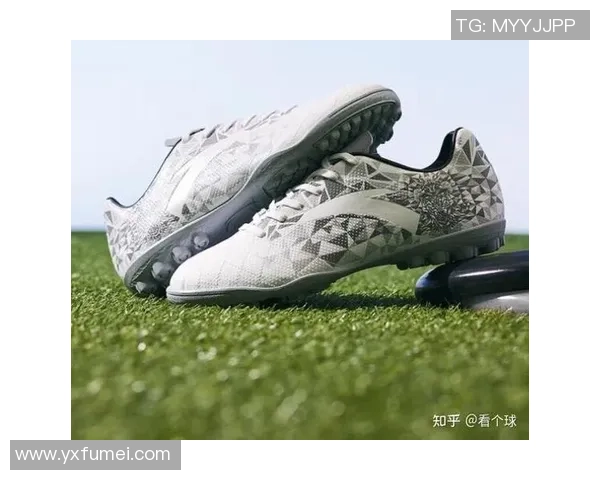 球星穿的足球鞋钉数解析不同钉数如何影响比赛表现与球场表现